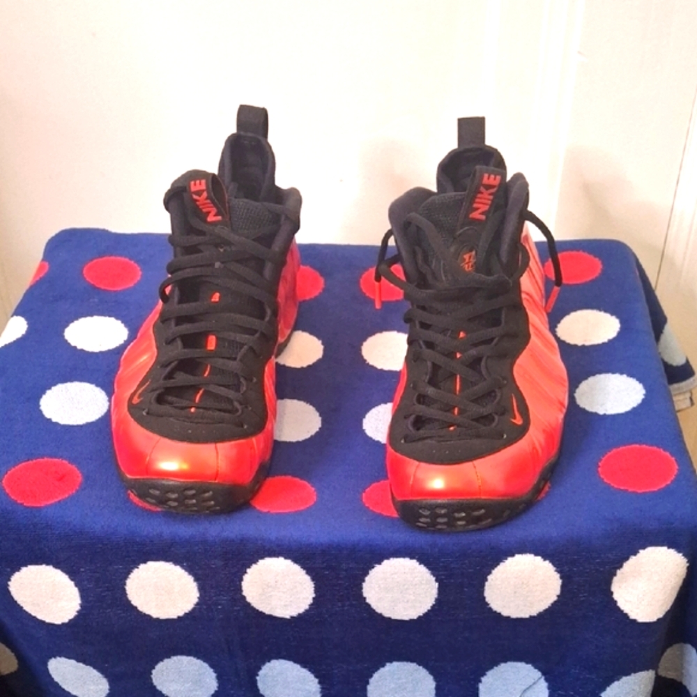 Nike Foamposite Men Size 11 Red And Black Sneakers